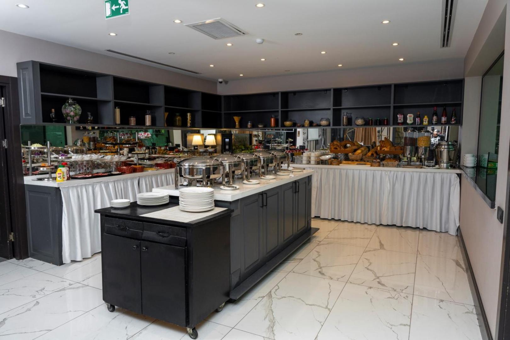 Port Rivoli Hotel Баку Екстериор снимка